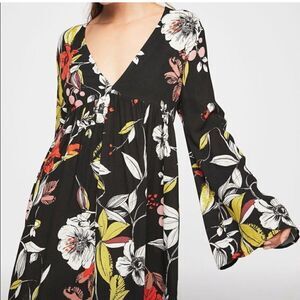 Free People Bella Tunic XS Black Multi Bell Sleeves Floral‎ V Neck Boho